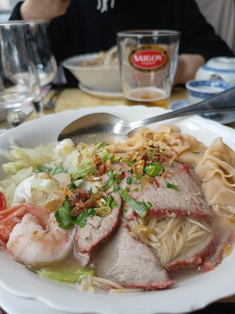 Soupe Aux Crevettes Nouilles Et Raviolis